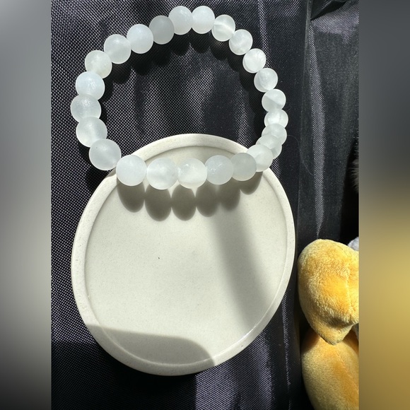 100% Natural selenite 10mm bead bracelet - Picture 3 of 3